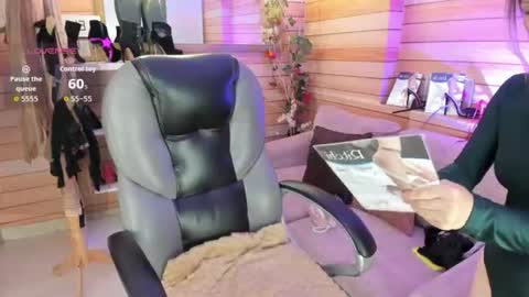 Snapshot of _victoria_collins chatting on July 5, 10:33 am Sol online show from July 5, 10:33 am