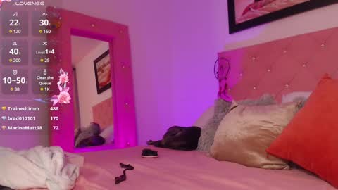 Snapshot of _victoria_florez chatting on December 13, 10:02 pm VICTORIA online show from December 13, 10:02 pm