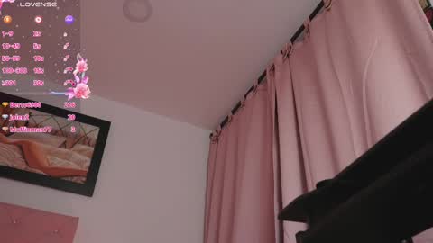 Snapshot of _victoria_florez chatting on March 5, 1:21 am VICTORIA online show from March 5, 1:21 am