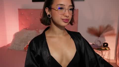 Snapshot of _victoria_florez chatting on March 11, 11:37 pm VICTORIA online show from March 11, 11:37 pm