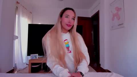 Snapshot of _viioletweekend_ chatting on January 8, 4:31 pm online show from January 8, 4:31 pm