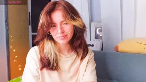 _yourcherrybomb online show from January 17, 6:15 am