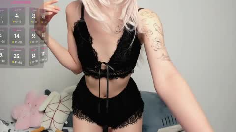 Snapshot of _yuriko chatting on June 3, 9:31 pm Mia online show from June 3, 9:31 pm