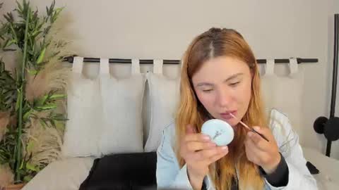 Zoe  online show from June 16, 12:30 pm