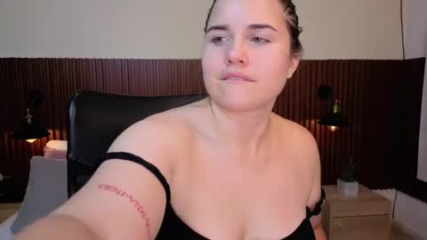 Abby Lee  online show from April 14, 8:15 pm