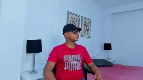aaron_9827 online show from January 26, 12:43 pm