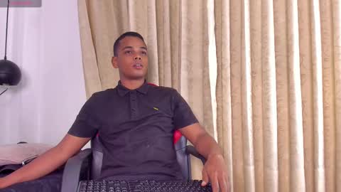 aaron_9827 online show from January 29, 1:05 am
