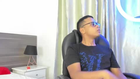 aaron_9827 online show from January 29, 11:51 am