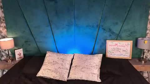 Aaron Ezequiel online show from May 11, 12:55 pm