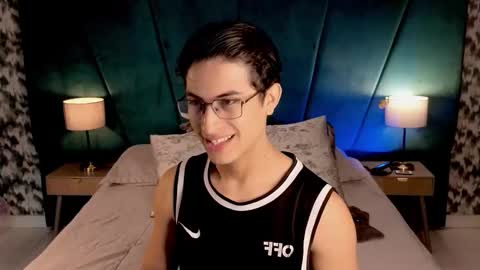 Aaron Ezequiel online show from May 29, 12:58 pm