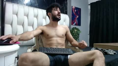 Snapshot of aaron_jones_1 chatting on April 21, 8:55 pm aaron_jones_1 online show from April 21, 8:55 pm