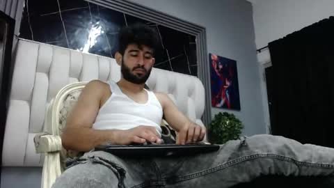 Snapshot of aaron_jones_1 chatting on April 25, 9:56 pm aaron_jones_1 online show from April 25, 9:56 pm