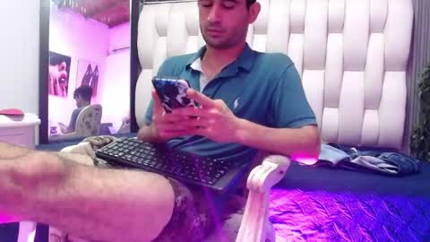 Snapshot of aaron_jones_1 chatting on May 1, 7:51 pm aaron_jones_1 online show from May 1, 7:51 pm