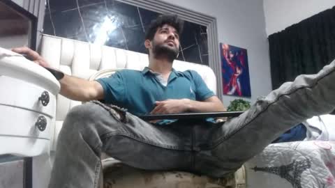 Snapshot of aaron_jones_1 chatting on May 14, 3:35 am aaron_jones_1 online show from May 14, 3:35 am