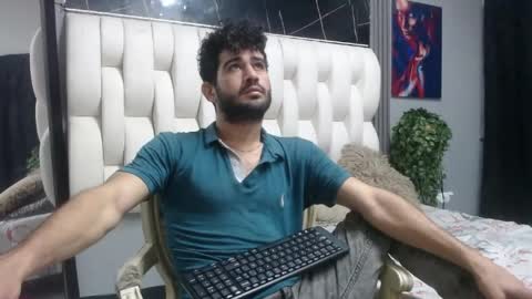 Snapshot of aaron_jones_1 chatting on May 15, 6:31 am aaron_jones_1 online show from May 15, 6:31 am