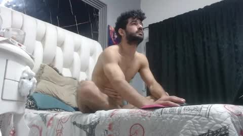 Snapshot of aaron_jones_1 chatting on May 19, 4:30 am aaron_jones_1 online show from May 19, 4:30 am