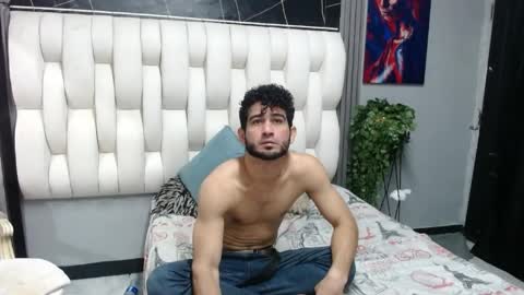 Snapshot of aaron_jones_1 chatting on May 20, 3:02 am aaron_jones_1 online show from May 20, 3:02 am