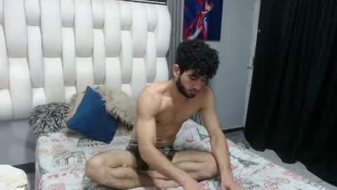 Snapshot of aaron_jones_1 chatting on May 23, 4:50 am aaron_jones_1 online show from May 23, 4:50 am