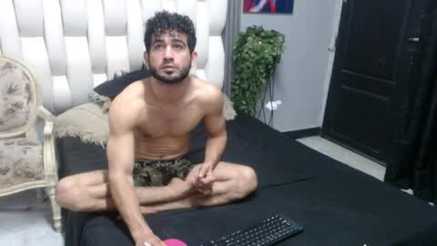 Snapshot of aaron_jones_1 chatting on May 24, 3:55 am aaron_jones_1 online show from May 24, 3:55 am