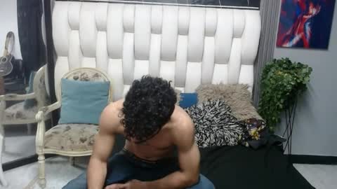 Snapshot of aaron_jones_1 chatting on May 25, 3:45 am aaron_jones_1 online show from May 25, 3:45 am
