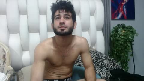 Snapshot of aaron_jones_1 chatting on May 29, 7:39 am aaron_jones_1 online show from May 29, 7:39 am