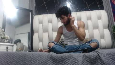Snapshot of aaron_jones_1 chatting on May 30, 9:17 am aaron_jones_1 online show from May 30, 9:17 am