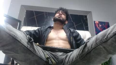 Snapshot of aaron_jones_1 chatting on June 1, 1:57 pm aaron_jones_1 online show from June 1, 1:57 pm