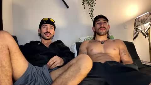 Snapshot of aaron_wheel chatting on July 25, 1:04 am aaron_wheel online show from July 25, 1:04 am