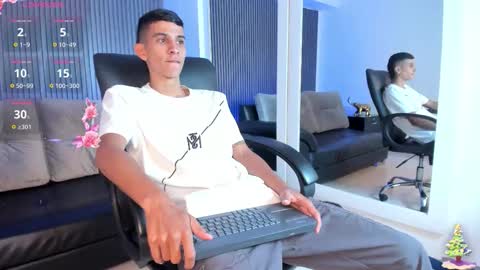 Aaron online show from December 19, 11:06 am