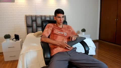 Aaron online show from April 13, 9:09 pm