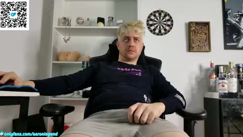 Aaron  online show from April 10, 5:12 am