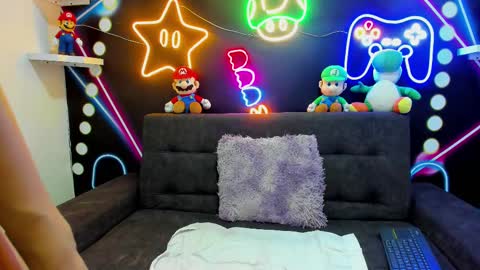 Snapshot of aashleytaylor chatting on February 11, 11:43 am AASHLEY online show from February 11, 11:43 am