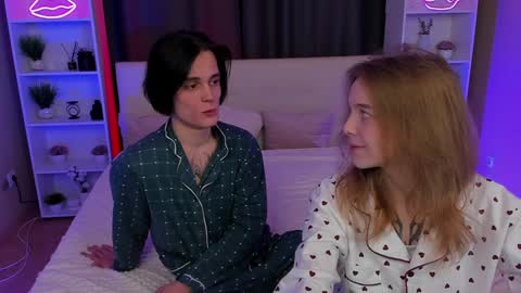 Snapshot of aataraxx chatting on December 17, 8:43 pm Fiona and Harry online show from December 17, 8:43 pm