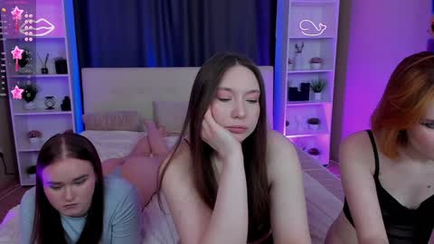 Snapshot of aataraxx chatting on December 23, 11:39 pm Fiona and Harry online show from December 23, 11:39 pm