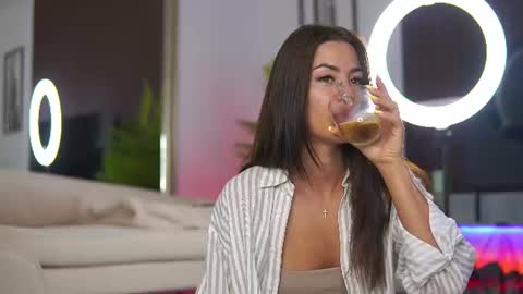 Snapshot of abbela_white chatting on June 25, 5:34 am Alexa online show from June 25, 5:34 am