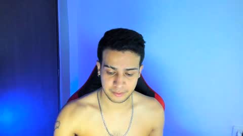Independence model AbelAsburgo online show from July 25, 2:42 am