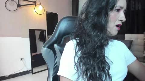 Abril online show from May 8, 9:42 pm