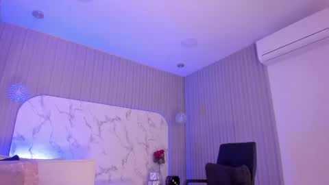 Snapshot of abrilbloom_ chatting on June 14, 2:30 pm abril online show from June 14, 2:30 pm