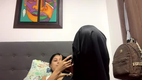 abrilsantosxo online show from April 22, 1:41 am