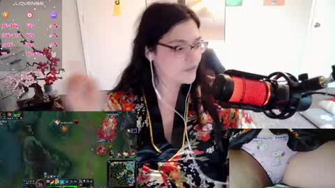 Snapshot of achubbygummy chatting on April 25, 10:18 pm AChubbyGummy online show from April 25, 10:18 pm