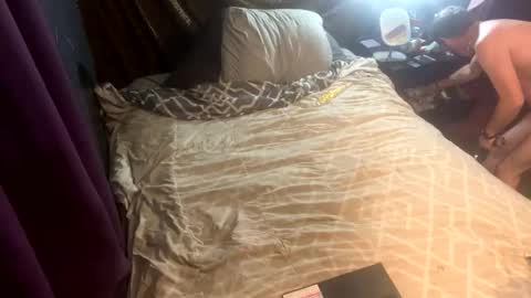 acouplesinners online show from December 18, 7:09 pm