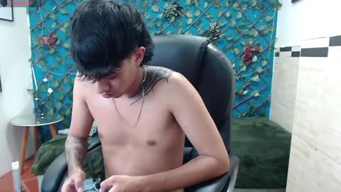 Snapshot of adamcoox chatting on January 2, 10:44 pm Adam online show from January 2, 10:44 pm