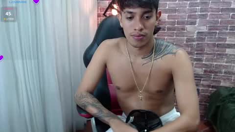 Snapshot of adamcoox chatting on February 11, 5:47 am Adam online show from February 11, 5:47 am