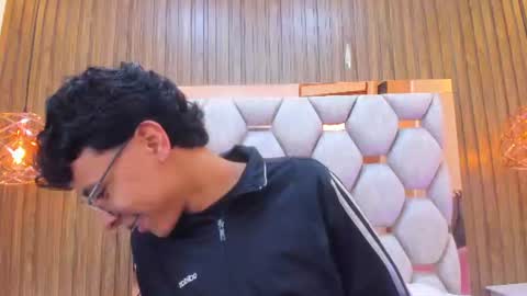 Snapshot of adams_bobby chatting on June 10, 11:09 am Adams Bobby online show from June 10, 11:09 am