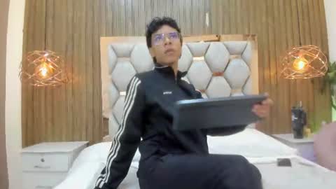 Snapshot of adams_bobby chatting on June 18, 11:14 am Adams Bobby online show from June 18, 11:14 am