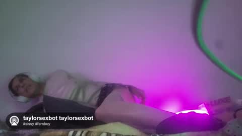 Snapshot of adamseve777 chatting on May 14, 11:50 am TaylorSexbot online show from May 14, 11:50 am
