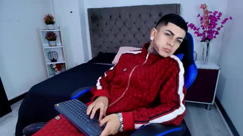 AdamsWalkerr  online show from March 17, 12:08 pm