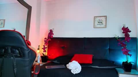 AdamsWalkerr  online show from March 28, 1:00 pm