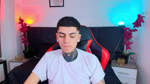 AdamsWalkerr  online show from April 19, 1:10 pm