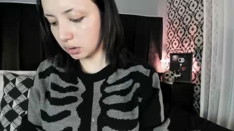 Ade  online show from April 17, 4:54 pm